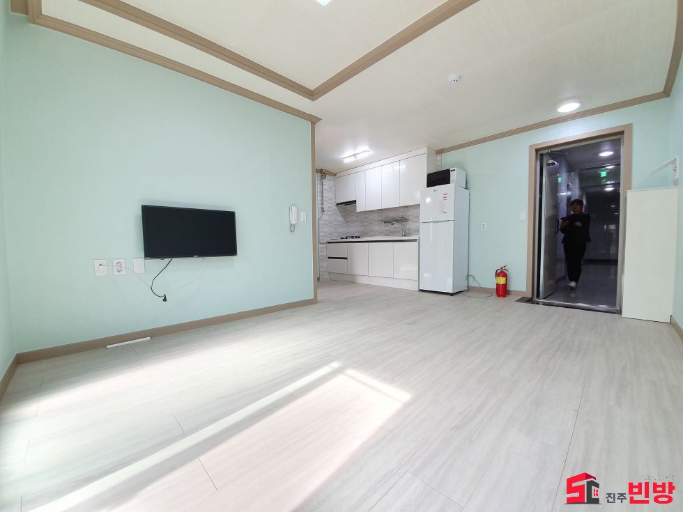 경남 진주시 하대동 하대동 108-28 ※1+1 너무크다~※★ 35종점 2분거리~~ ★ 추천방~! 월세 매물번호 12154 사진 2
