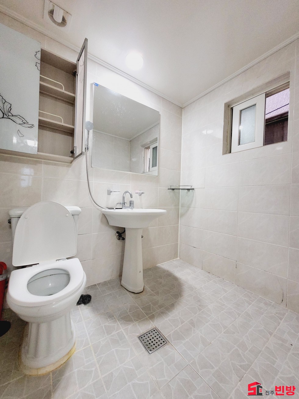 경남 진주시 하대동 303-13 Q * 하대동 상가건물 풀옵션 원룸 * 깨끗해요 월세 매물번호 15599 사진 7