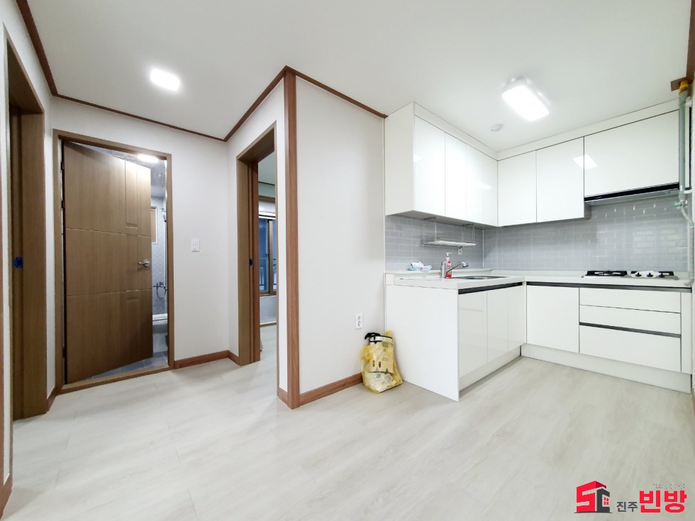 경남 진주시 초전동 1636-6 에어콘2대 신축 화이트톤 예쁜 투룸 선착순1명 월세 매물번호 13431 사진 6