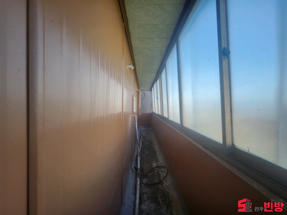경남 진주시 상평동 236-3 *상평동* 테라스 딸린 컨디션 좋은 독채 쓰리룸 임대!! 월세 매물번호 17190 사진 11