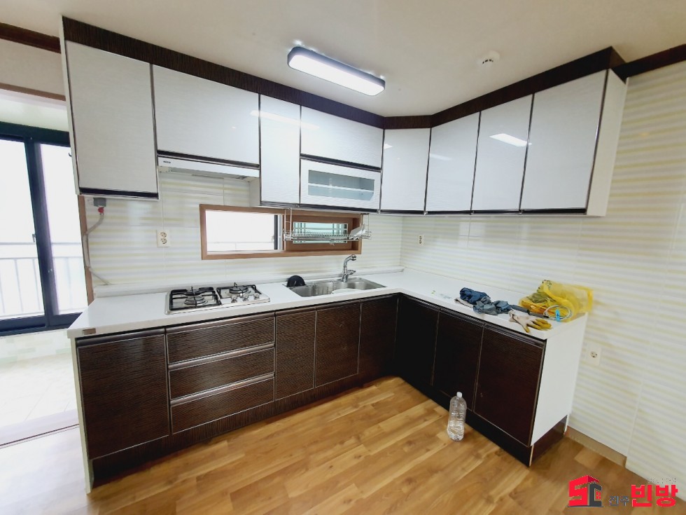 경남 진주시 칠암동 524-3 G#주인세대쓰리룸# 초호화 칠암동 채광좋음 월세 매물번호 15127 사진 9