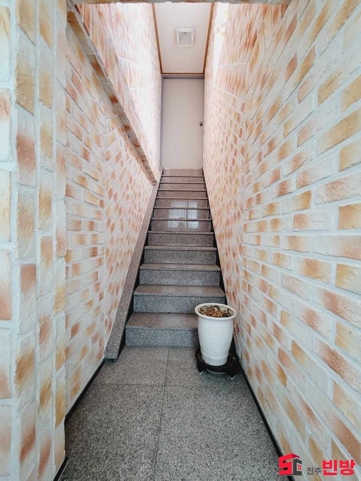 경남 진주시 상대동 287-16 ♤긴급!! 상대동 시청인근 올리모델링 쓰리룸 반려동물가능!!! 2층단독주택!!!!!♤ 월세 매물번호 14685 사진 16