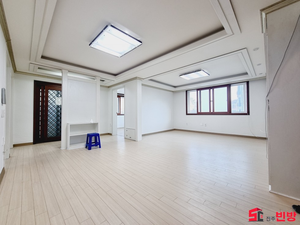 경남 진주시 이현동 314-4 H §2층 단독세대§스파풀+붙박이장 30평대 전용옥상까지~ 초특급 쓰리룸 월세 매물번호 14054 사진 1