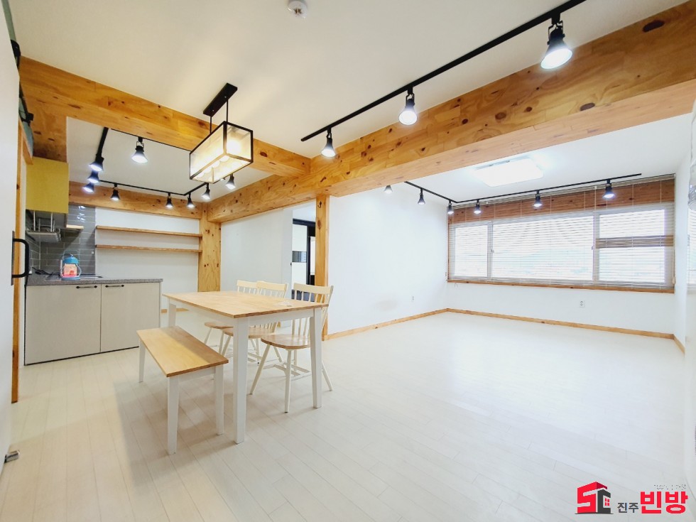 경남 진주시 상대동 271-1 G#주인세대# 이쁜 쓰리룸 뷰 맛집 월세 매물번호 14286 사진 1