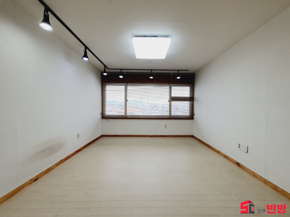 경남 진주시 상대동 271-1 G#주인세대# 이쁜 쓰리룸 뷰 맛집 월세 매물번호 14286 사진 3
