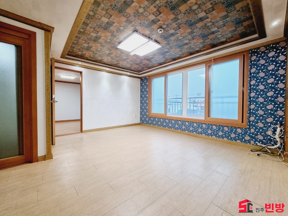 경남 진주시 상대동 311-43 ♤삼현여고 근처!!! 리모델링 쓰리룸. 전월세 조절가능 ♤ 월세 매물번호 14022 사진 2