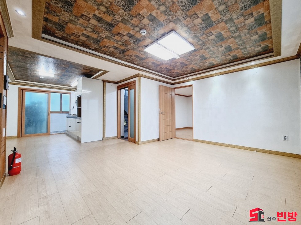 경남 진주시 상대동 311-43 ♤삼현여고 근처!!! 리모델링 쓰리룸. 전월세 조절가능 ♤ 월세 매물번호 14022 사진 3