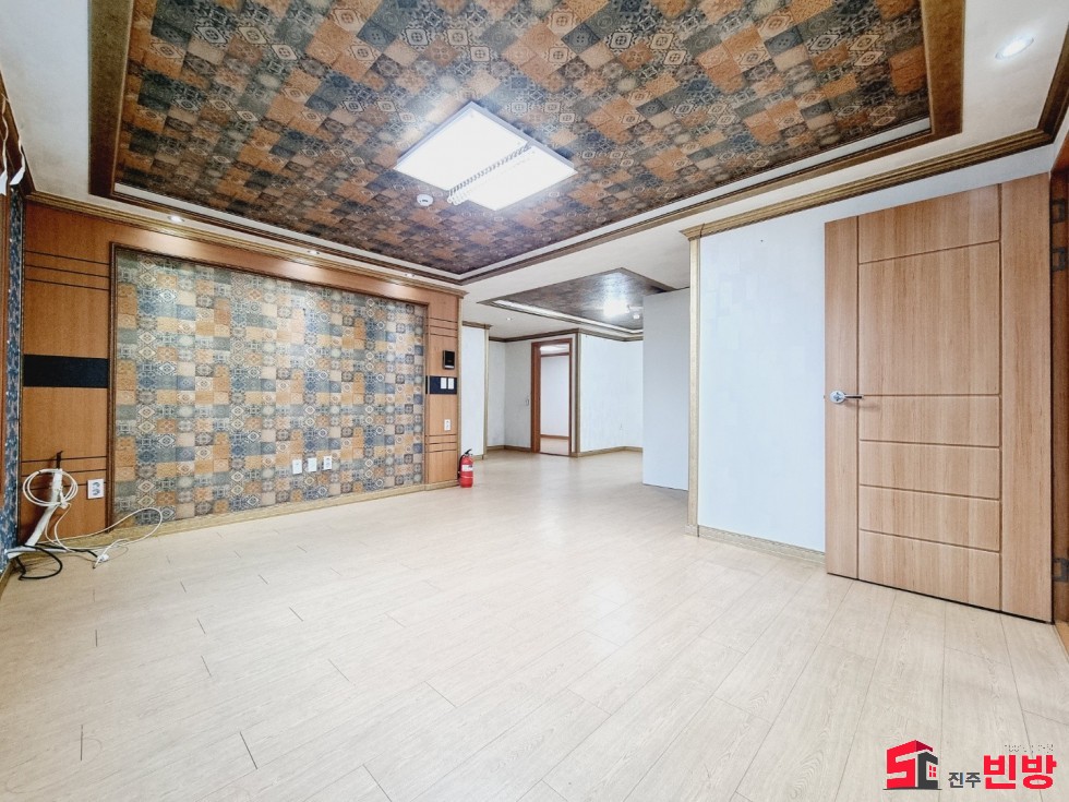 경남 진주시 상대동 311-43 ♤삼현여고 근처!!! 리모델링 쓰리룸. 전월세 조절가능 ♤ 월세 매물번호 14022 사진 4