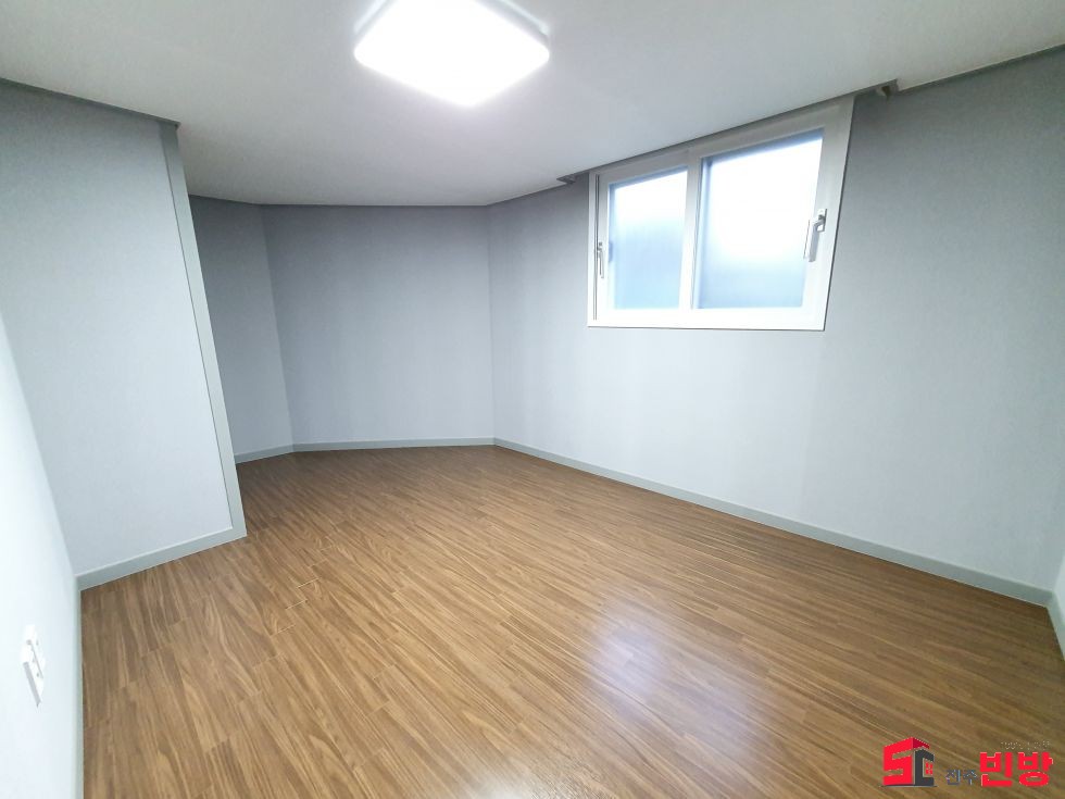 경남 진주시 하대동 430 G#초호화매물#하대동 주인세대 신축 초호화 쓰리룸!! 월세 매물번호 12592 사진 8