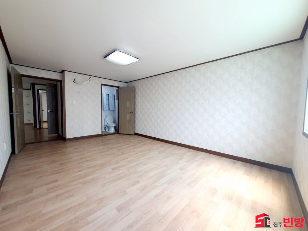 경남 진주시 평거동 162-21 G#초꿀매물# 평거동 초대형 쓰리룸 위치최강 전월세조절가능! 월세 매물번호 12819 사진 8