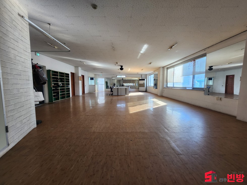 경남 진주시 칠암동 293-6 통창문으로 시원하게 빠져있고 내부 화장실 있는 상가 꿀 매물 월세 매물번호 17228 사진 2