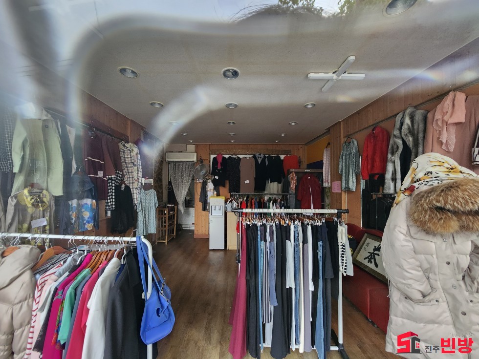경남 진주시 수정동 29-9 진주상가 NO.1 에어컨 2대에 탕비실까지 완비된 자리 좋은 상가 추천! 월세 매물번호 16806 사진 1