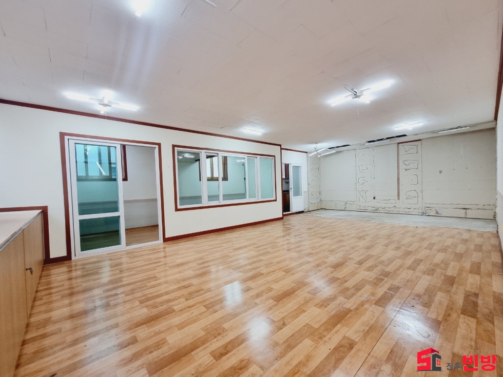 경남 진주시 평안동 95 #떳다사무실# 진주중학교 인근 30평대 사무실임대 월세 매물번호 15689 사진 2