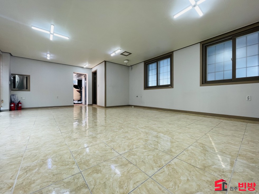 경남 진주시 상대동 311-122 ☆상대동 모든 사무실 하기 딱 알맞는곳 !넓고 깔끔하고 화장실까지 완비! ! 월세 매물번호 15537 사진 1